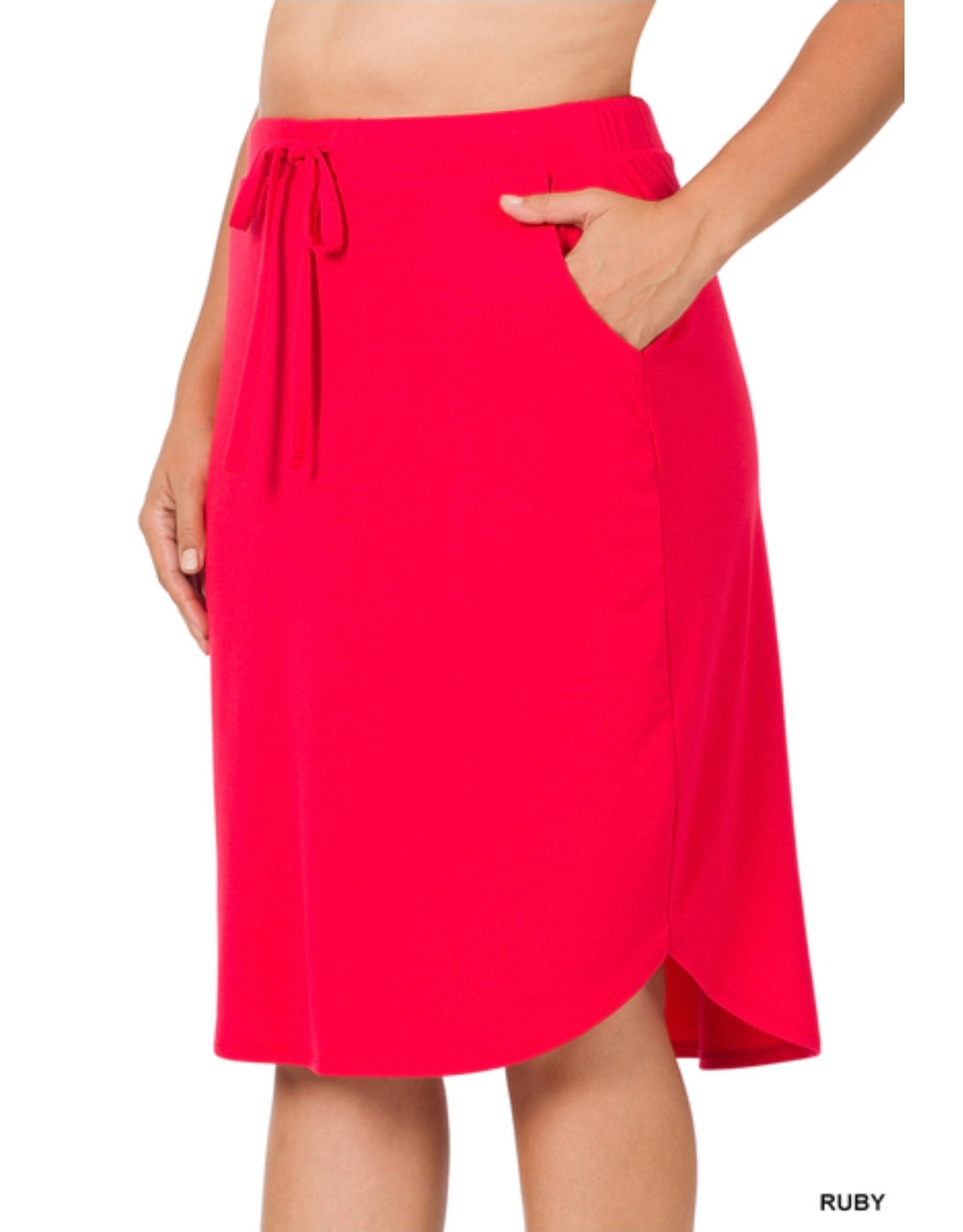Plus skirt with side pockets