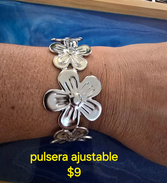 Silver floral adjustable bracelet