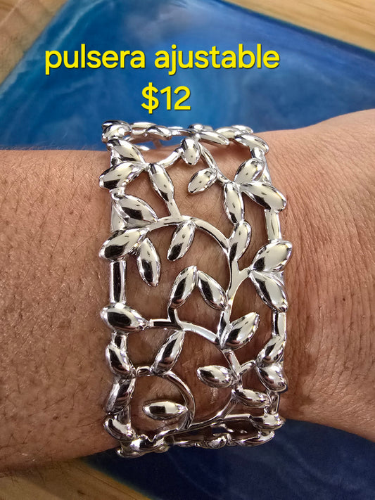Silver adjustable bracelet