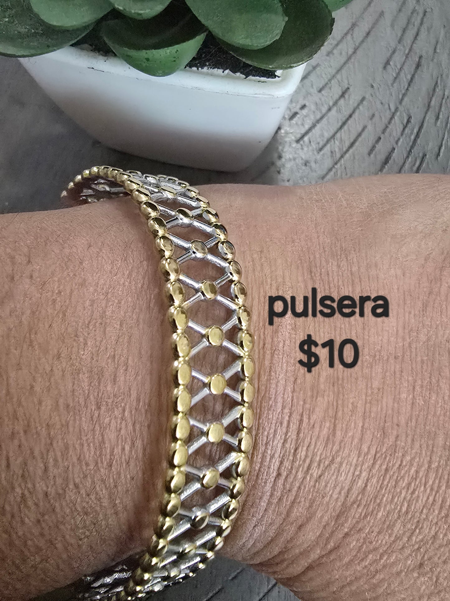 Two tone adjustable bracelet