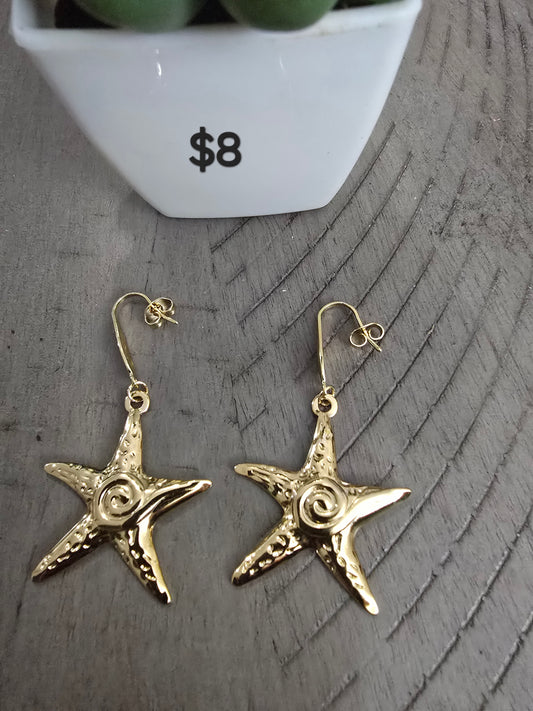 Gold star earrings