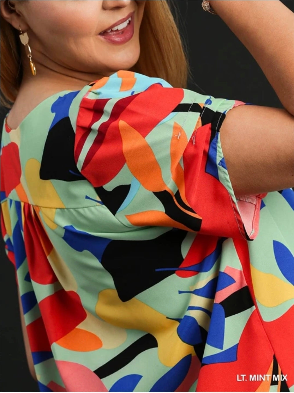 Short sleeve abstract print top
