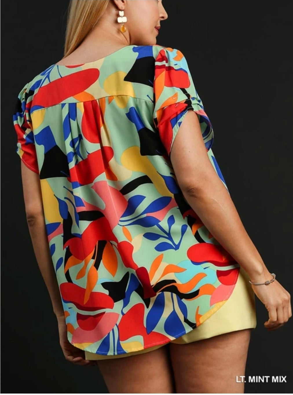 Short sleeve abstract print top