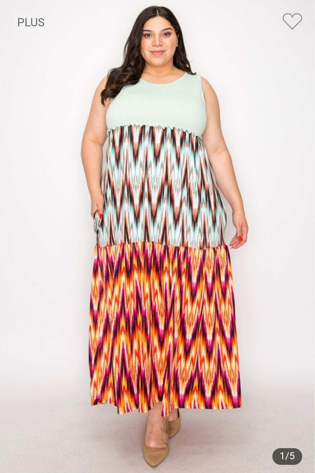 Plus size sleeveless print dress with side pockets
