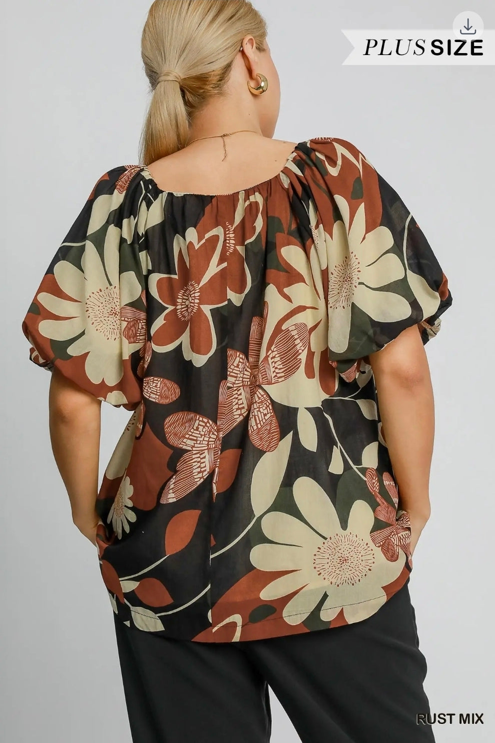 Round neck print top details