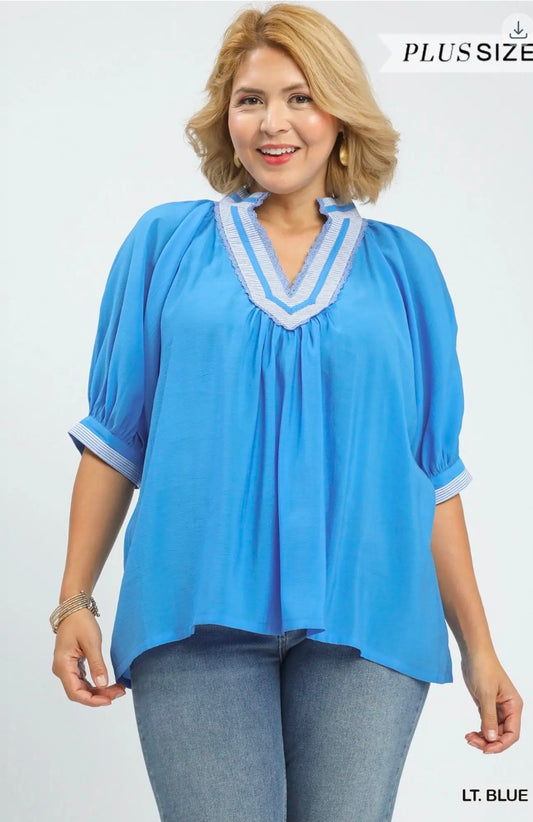 Solid contrast trim pleated top