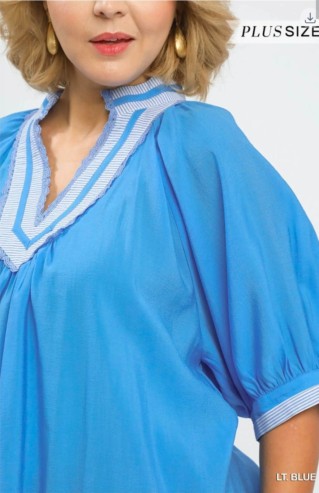 Solid contrast trim pleated top