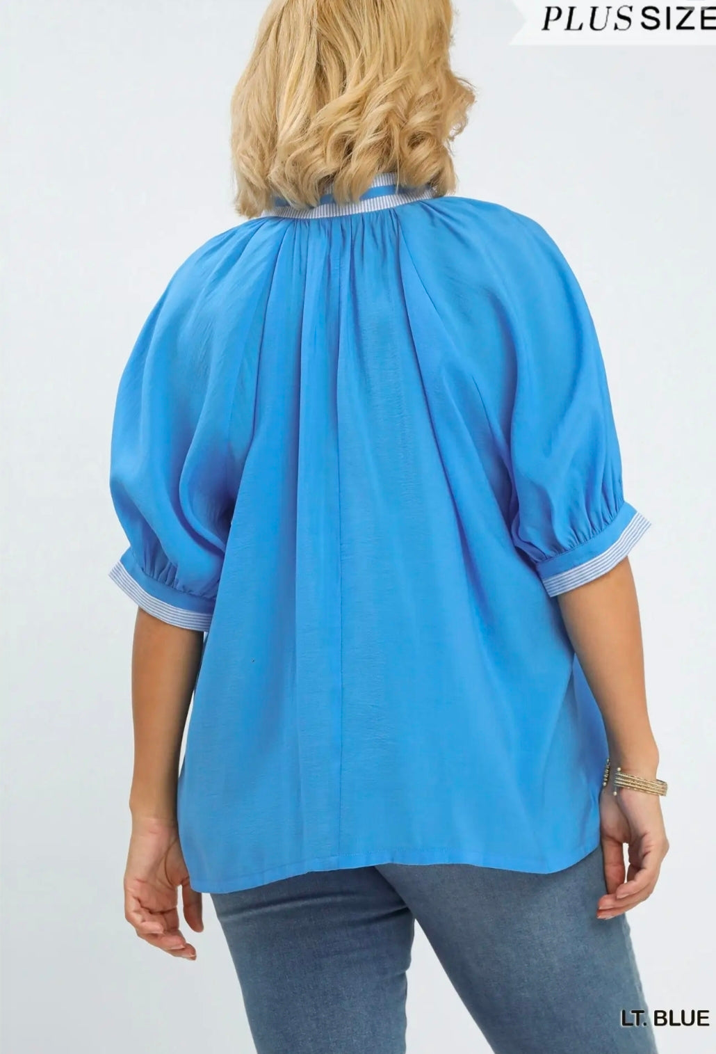 Solid contrast trim pleated top